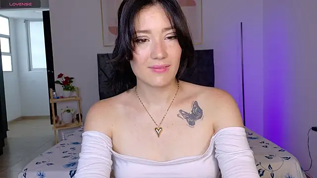 Snapshot of Eliih_01 chatting on 10-13-25, 09:48 Eliih 01 online show from 10-13-25, 09:48