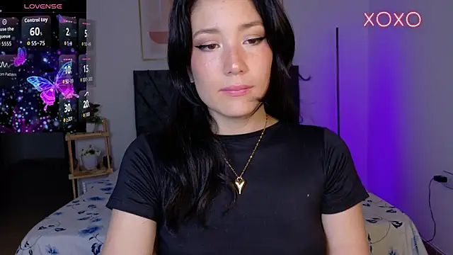 Snapshot of Eliih_01 chatting on 10-15-25, 02:33 Eliih 01 online show from 10-15-25, 02:33