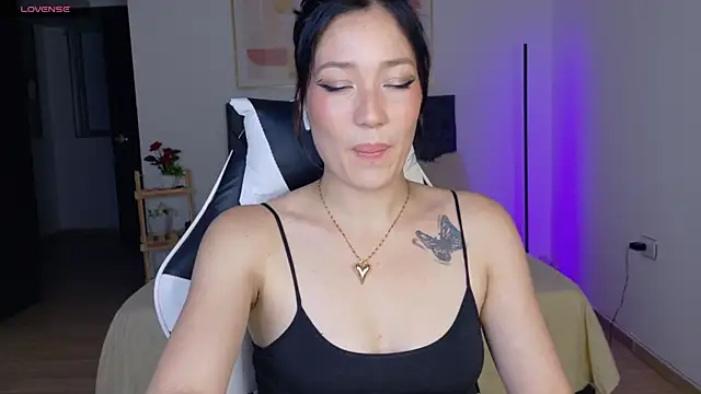 Snapshot of Eliih_01 chatting on 10-21-25, 03:18 Eliih 01 online show from 10-21-25, 03:18