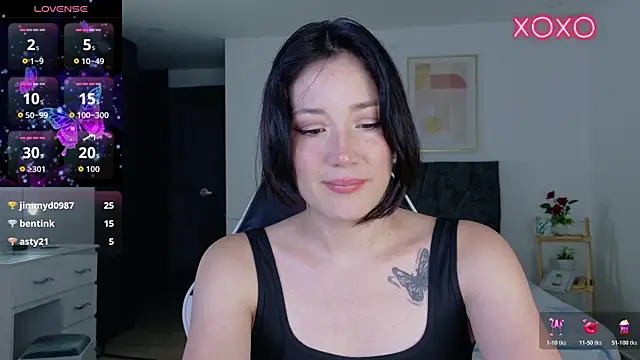 Snapshot of Eliih_01 chatting on 11-18-25, 02:39 Eliih 01 online show from 11-18-25, 02:39