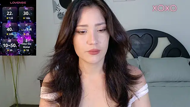 Snapshot of Eliih_01 chatting on 12-18-25, 01:44 Eliih 01 online show from 12-18-25, 01:44