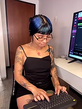 Snapshot of ZoeRaven_Pink chatting on 10-20-25, 03:01 ZoeRaven Pink online show from 10-20-25, 03:01