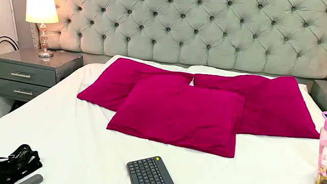 Snapshot of ScarlethCruz chatting on 10-18-25, 07:58 ScarlethCruz online show from 10-18-25, 07:58