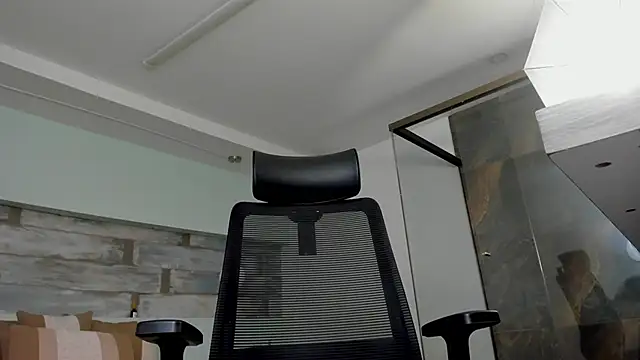 RaphaelDufort online show from 12-13-25, 07:53