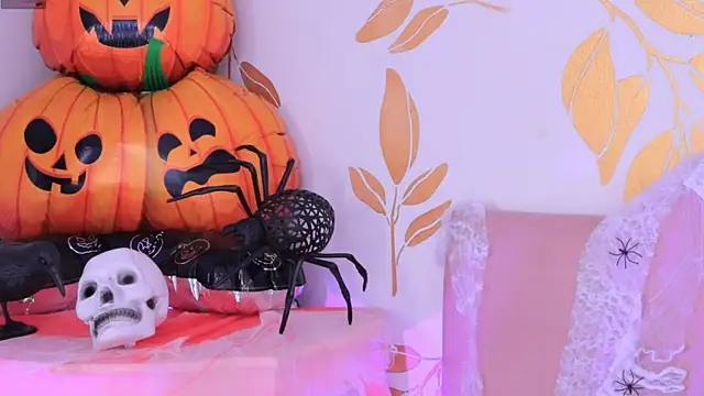 Snapshot of Ginevra_esposito chatting on 10-31-25, 01:34 Ginevra esposito online show from 10-31-25, 01:34