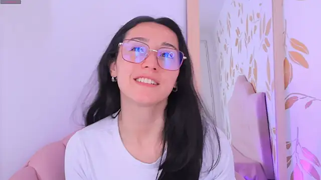 Snapshot of Ginevra_esposito chatting on 11-18-25, 01:04 Ginevra esposito online show from 11-18-25, 01:04