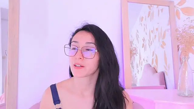 Snapshot of Ginevra_esposito chatting on 11-25-25, 01:11 Ginevra esposito online show from 11-25-25, 01:11