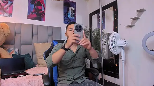 Snapshot of Edahi1386 chatting on 09-14-25, 07:24 Edahi1386 online show from 09-14-25, 07:24