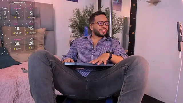 Snapshot of Edahi1386 chatting on 09-17-25, 01:02 Edahi1386 online show from 09-17-25, 01:02