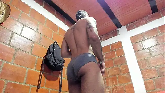 Snapshot of Luck_Andrew chatting on 11-15-25, 05:42 Luck Andrew online show from 11-15-25, 05:42