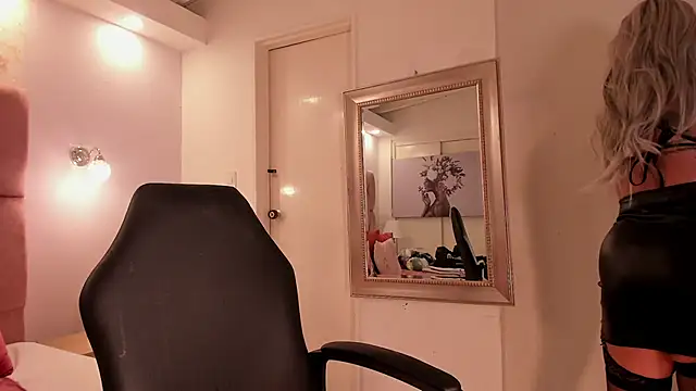 aishathornee online show from 11-07-25, 09:37