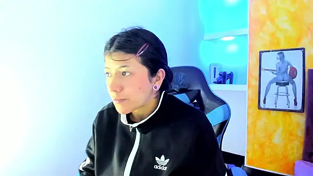 Snapshot of Raven_Rouge_ chatting on 10-09-25, 04:43 Raven Rouge online show from 10-09-25, 04:43