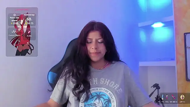 Snapshot of Raven_Rouge_ chatting on 11-16-25, 06:30 Raven Rouge online show from 11-16-25, 06:30