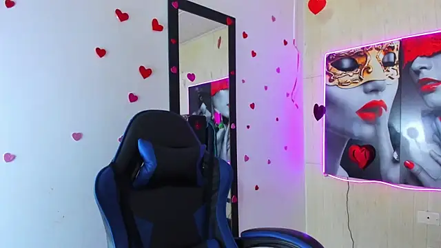 Raven Rouge  online show from 04-21-26, 12:00