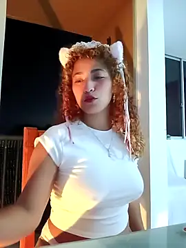 Snapshot of Vikyvoyeur chatting on 09-28-25, 12:05 Vikyvoyeur online show from 09-28-25, 12:05