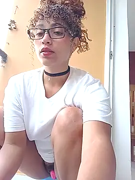 Snapshot of Vikyvoyeur chatting on 11-21-25, 07:12 Vikyvoyeur online show from 11-21-25, 07:12