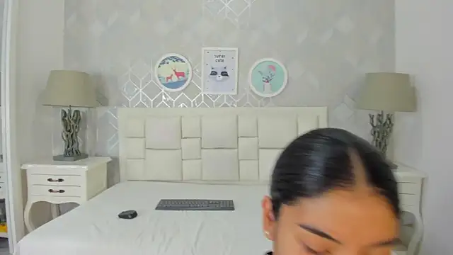 naia cox online show from 04-11-26, 03:44