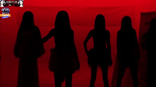 Snapshot of 1X-one chatting on 11-10-25, 04:11 1X-one online show from 11-10-25, 04:11