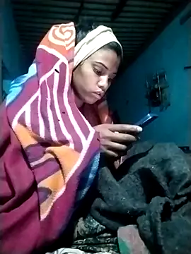 Snapshot of Hot-qwer chatting on 12-17-25, 10:05 Hot-qwer online show from 12-17-25, 10:05