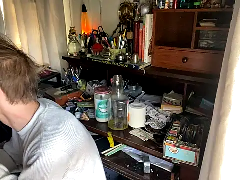 XanderOzzz online show from 10-16-25, 04:52