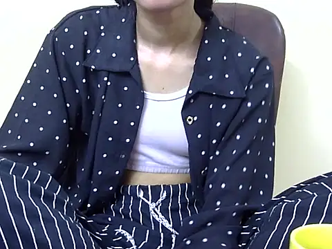 smallcuute online show from 10-30-25, 06:52