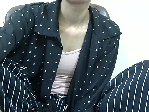 smallcuute online show from 11-09-25, 07:23