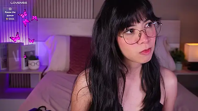 Snapshot of aprilqueenie chatting on 05-15-26, 07:43 aprilqueenie online show from 05-15-26, 07:43
