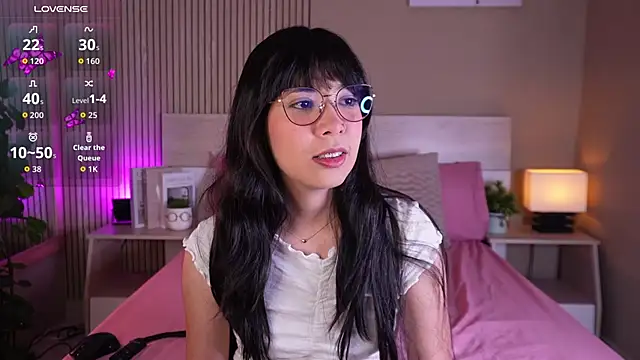 Snapshot of aprilqueenie chatting on 06-07-26, 07:39 aprilqueenie online show from 06-07-26, 07:39
