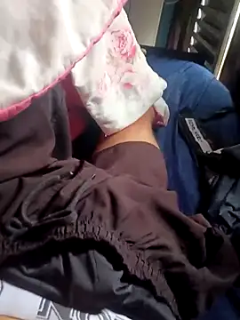 Snapshot of morenosfd069 chatting on 12-14-25, 10:20 morenosfd069 online show from 12-14-25, 10:20