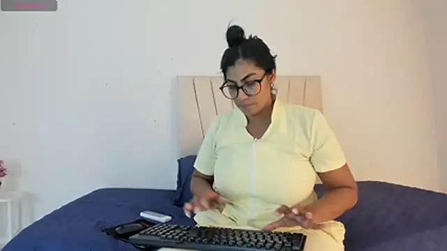  Miaa khalifa  online show from 04-24-26, 12:29