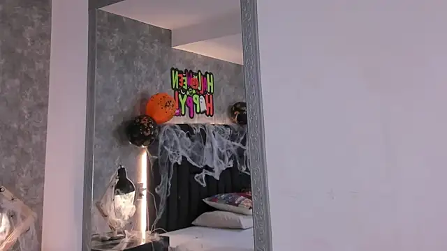 Snapshot of crystaldarliing chatting on 10-15-25, 03:56 crystaldarliing online show from 10-15-25, 03:56