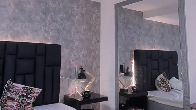 Snapshot of crystaldarliing chatting on 11-17-25, 06:03 crystaldarliing online show from 11-17-25, 06:03