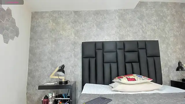 crystaldarliing online show from 01-06-26, 12:14