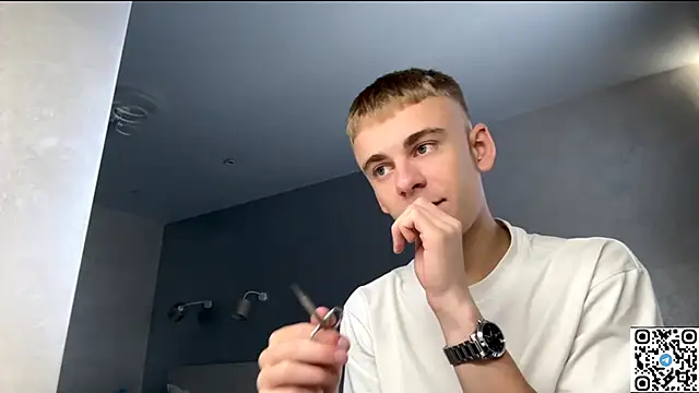 Snapshot of echowraith chatting on 09-18-25, 01:02 echowraith online show from 09-18-25, 01:02