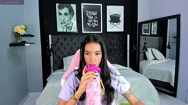 Snapshot of kitty_collins_ chatting on 10-02-25, 10:22 kitty collins online show from 10-02-25, 10:22