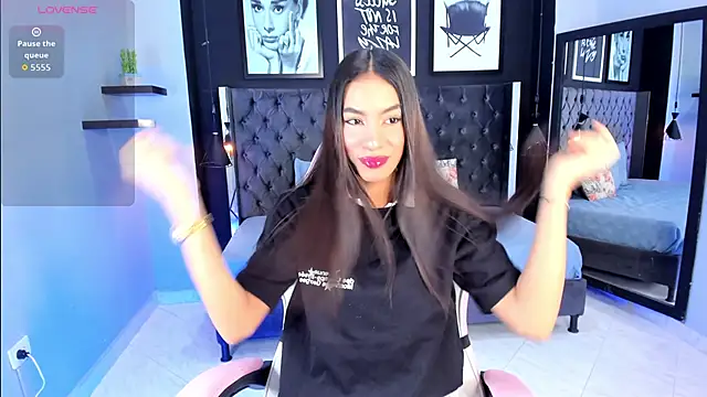 Snapshot of kitty_collins_ chatting on 10-05-25, 10:46 kitty collins online show from 10-05-25, 10:46