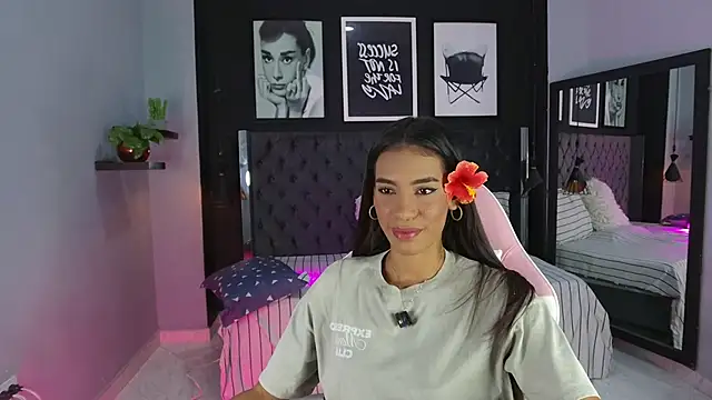 Snapshot of kitty_collins_ chatting on 10-23-25, 11:31 kitty collins online show from 10-23-25, 11:31