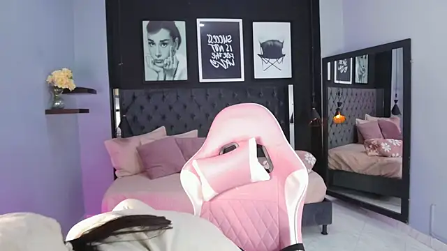 Snapshot of kitty_collins_ chatting on 11-12-25, 12:05 kitty collins online show from 11-12-25, 12:05