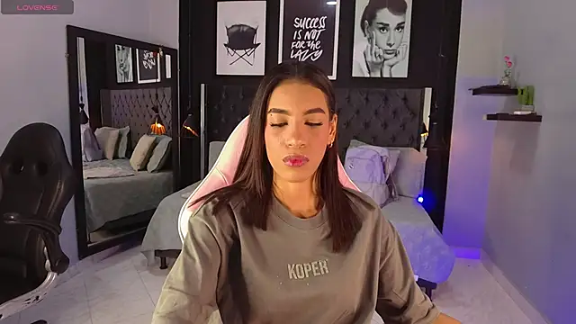 Snapshot of kitty_collins_ chatting on 12-14-25, 11:37 kitty collins online show from 12-14-25, 11:37