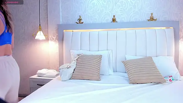 LinaLanm online show from 09-24-25, 04:05