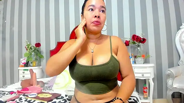 Salomee hernandez online show from 12-16-25, 12:43