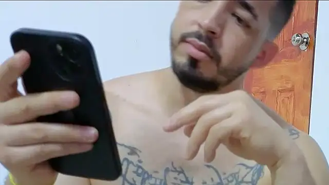 Snapshot of Hunter_Hoott chatting on 09-19-25, 07:47 Hunter Hoott online show from 09-19-25, 07:47