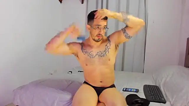 Snapshot of Hunter_Hoott chatting on 12-01-25, 12:26 Hunter Hoott online show from 12-01-25, 12:26