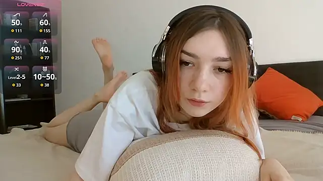 Snapshot of RedheadMisty chatting on 09-12-25, 10:04 RedheadMisty online show from 09-12-25, 10:04