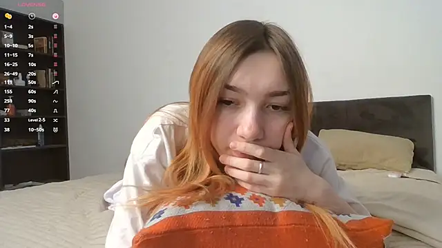 Snapshot of RedheadMisty chatting on 10-22-25, 10:04 RedheadMisty online show from 10-22-25, 10:04