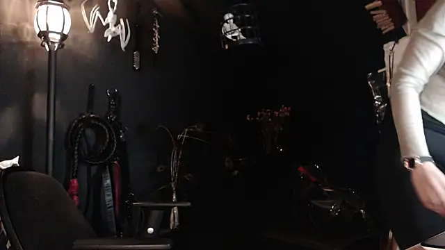 Snapshot of SabaTheCourtesan chatting on 10-28-25, 05:00 SabaTheCourtesan online show from 10-28-25, 05:00