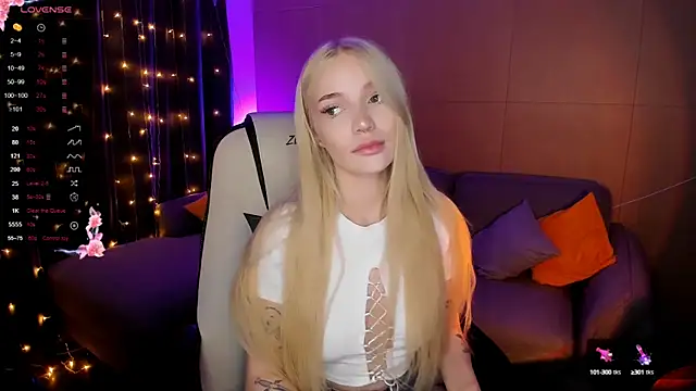 AnyaTaylor  online show from 10-13-25, 02:11