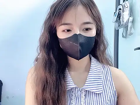 Snapshot of Tinaa-22 chatting on 09-11-25, 03:23 Tinaa-22 online show from 09-11-25, 03:23