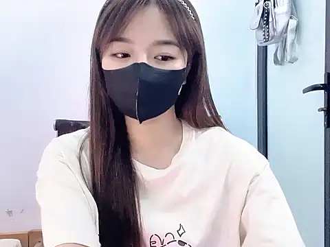 Snapshot of Tinaa-22 chatting on 09-22-25, 04:20 Tinaa-22 online show from 09-22-25, 04:20