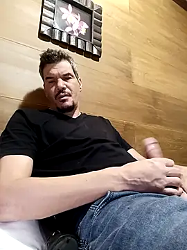 twitshe online show from 12-14-25, 04:45